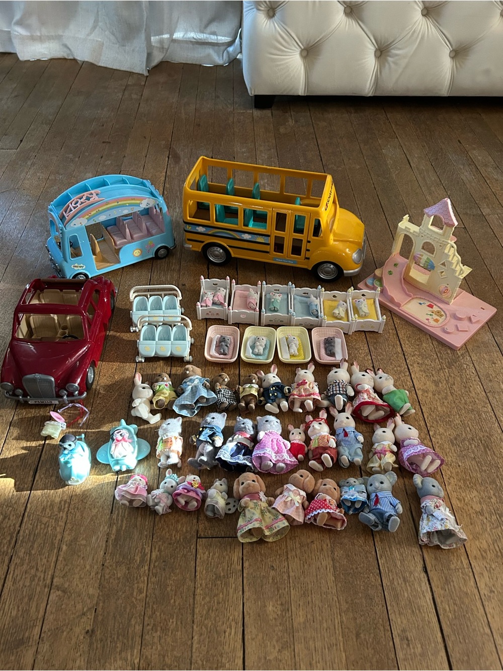 Sylvanian Families Assorted Playset with Yellow School Bus and Blue Camper